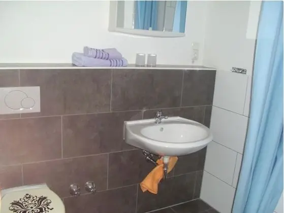 Tek Büyük veya İki Ayrı Yataklı Oda, Avlu Manzaralı