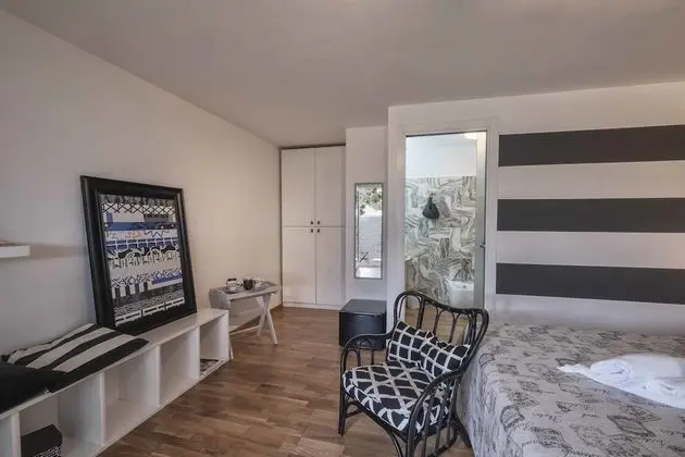 Design Tek Büyük Yataklı Oda, 1 Çift Kişilik Yatak, Banyolu/Duşlu, Bahçe Manzaralı