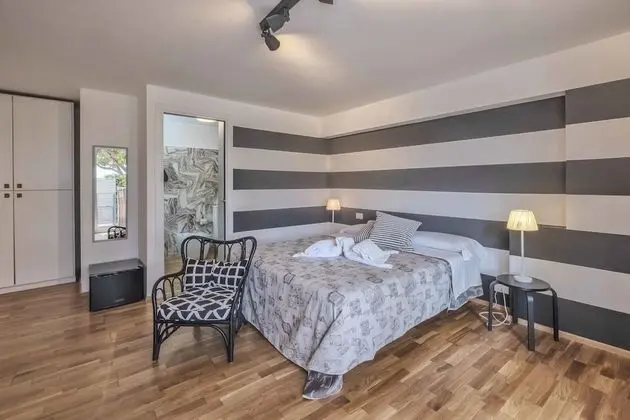 Design Tek Büyük Yataklı Oda, 1 Çift Kişilik Yatak, Banyolu/Duşlu, Bahçe Manzaralı