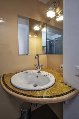Standard Tek Büyük Yataklı Oda (Private External Bathroom)