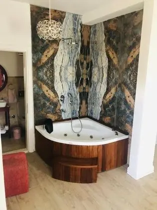 Deluxe Tek Büyük Yataklı Oda, Sıcak Su Küveti