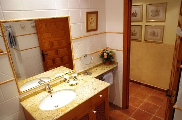 Basic Tek Büyük Yataklı Oda