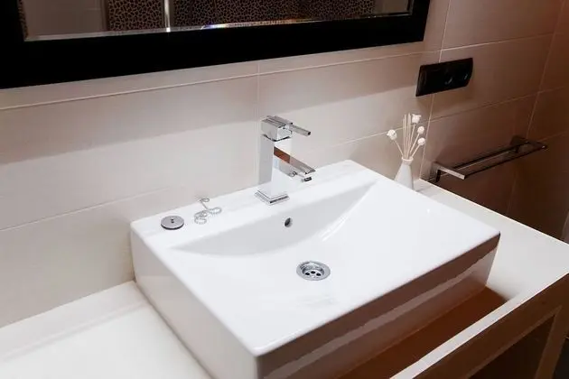 Tek Büyük veya İki Ayrı Yataklı Oda, Balkon