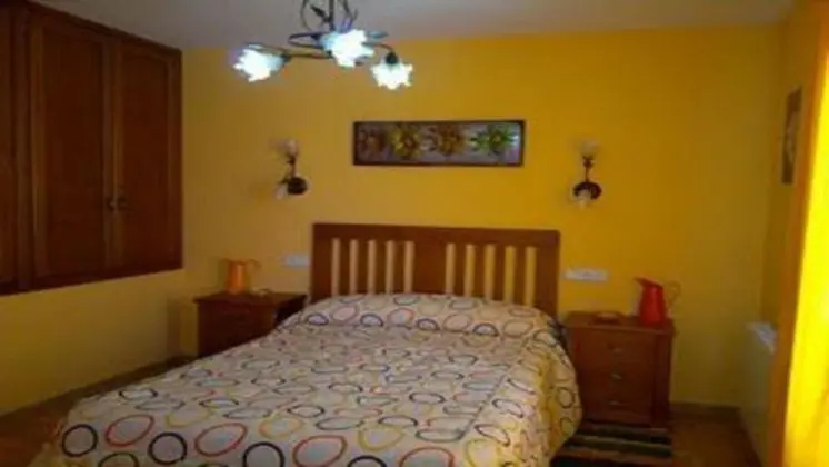 Ev, 4 Yatak Odası (room or whole house)