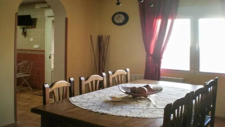 Ev, 4 Yatak Odası (room or whole house)