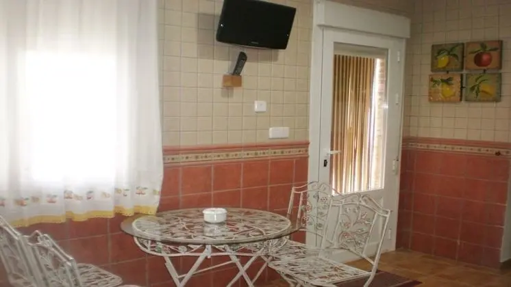 Ev, 4 Yatak Odası (room or whole house)