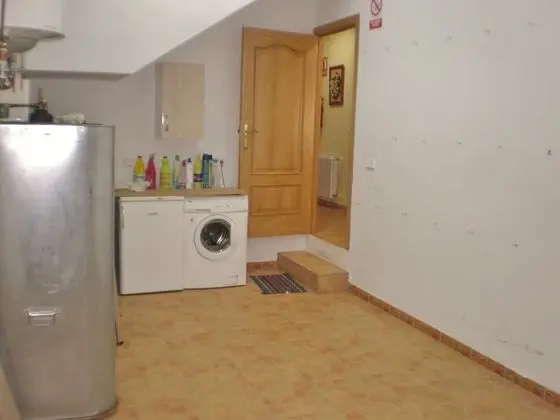 Ev, 4 Yatak Odası (room or whole house)