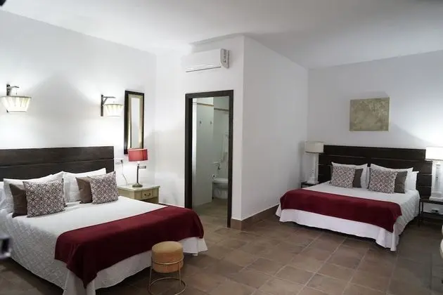 Standard Dört Kişilik Oda, Şehir Manzaralı