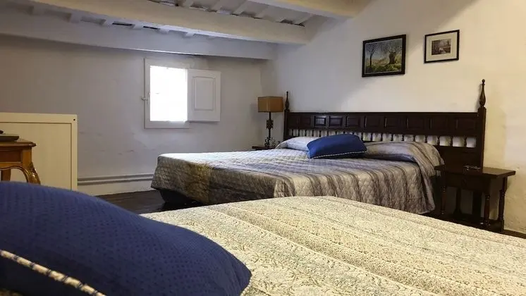 Tek Büyük Yataklı Oda, Ortak Banyo (2 Double beds)