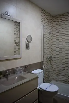 Traditional Tek Büyük Yataklı Oda