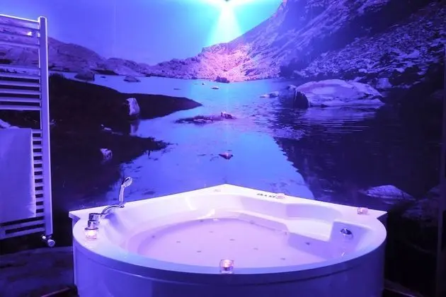 Romantic Stüdyo Süit, Jakuzi