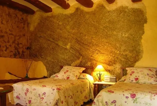 İki Ayrı Yataklı Oda (La cueva)