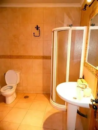 Family Üç Kişilik Oda (7)