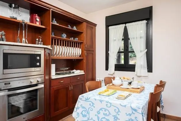 Ev, 4 Yatak Odası, Avlu