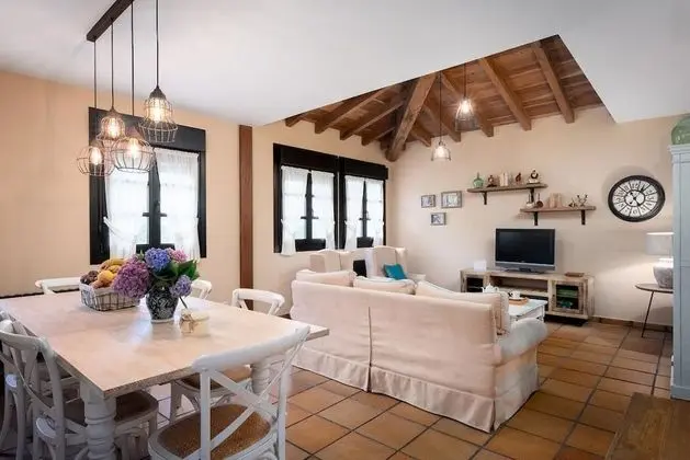 Ev, 4 Yatak Odası, Avlu