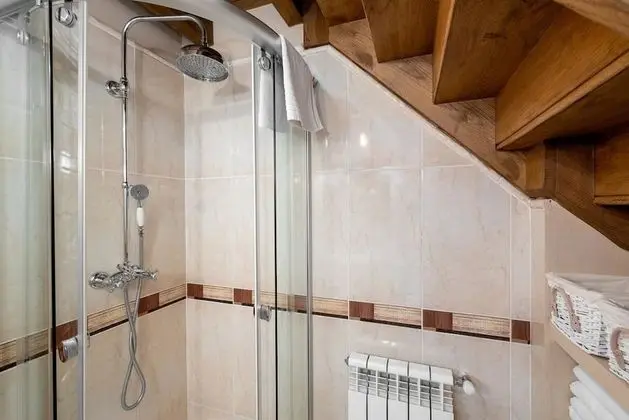 Ev, 4 Yatak Odası, Avlu