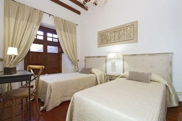 Ev, 5 Yatak Odası (2 double and 6 single beds)