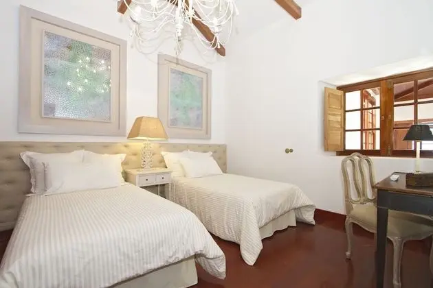 Ev, 5 Yatak Odası (2 double and 6 single beds)