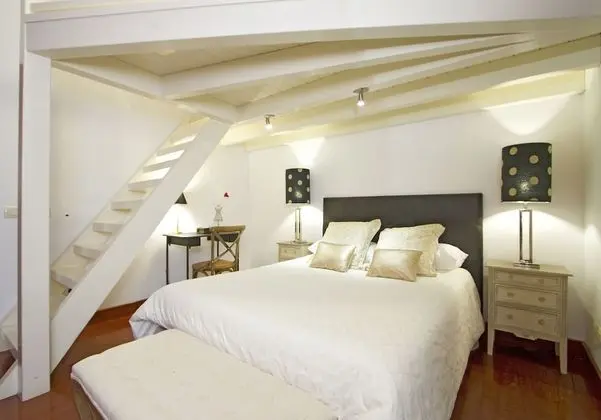 Ev, 5 Yatak Odası (2 double and 6 single beds)