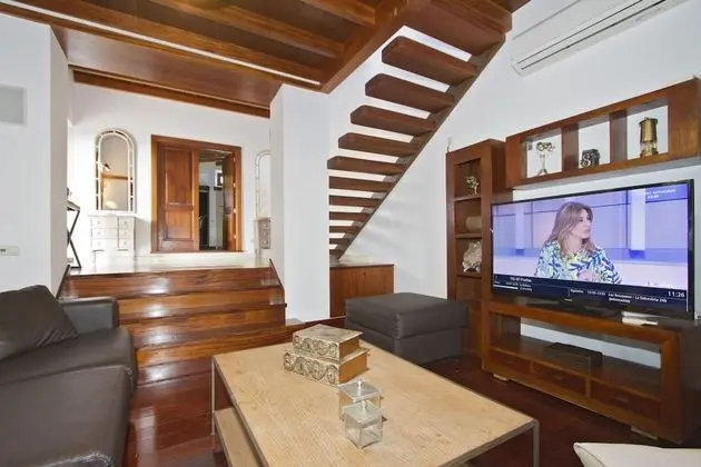 Ev, 5 Yatak Odası (2 double and 6 single beds)