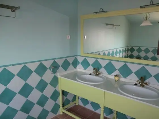 Büyük Yataklı Tek Kişilik Oda