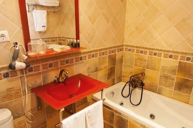 Tek Büyük veya İki Ayrı Yataklı Oda