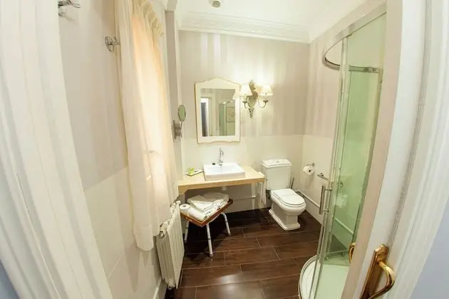 Comfort Tek Büyük veya İki Ayrı Yataklı Oda