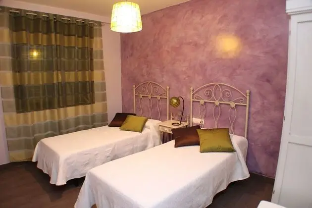 İki Ayrı Yataklı Oda, Ortak Banyo