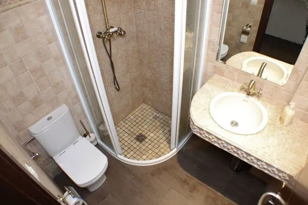 Tek Büyük Yataklı Oda, Ortak Banyo