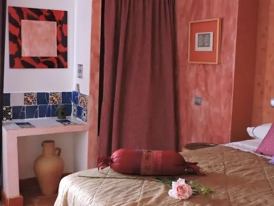 Büyük Yataklı Tek Kişilik Oda