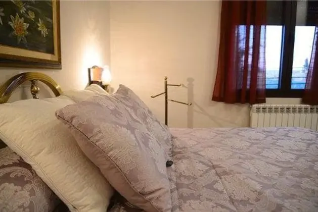 Tek Büyük Yataklı Oda, 1 Çift Kişilik Yatak