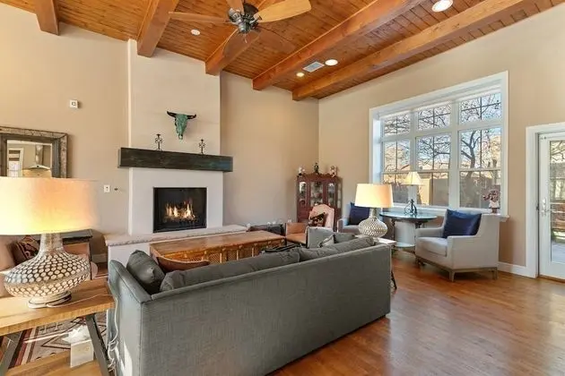 Ev (Casa Sage - Unbeatable Location, Stun)