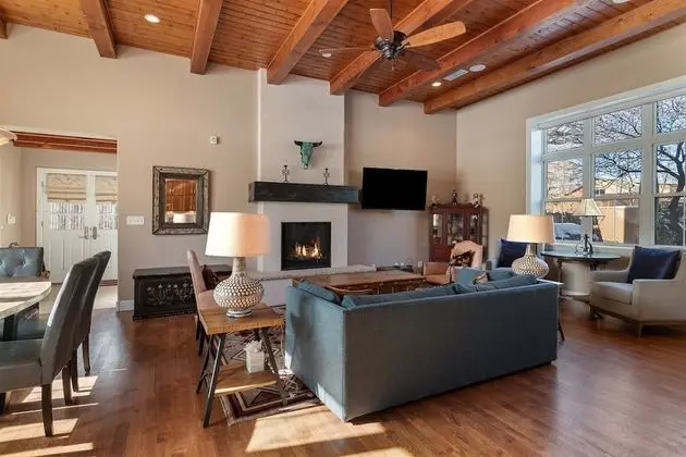 Ev (Casa Sage - Unbeatable Location, Stun)