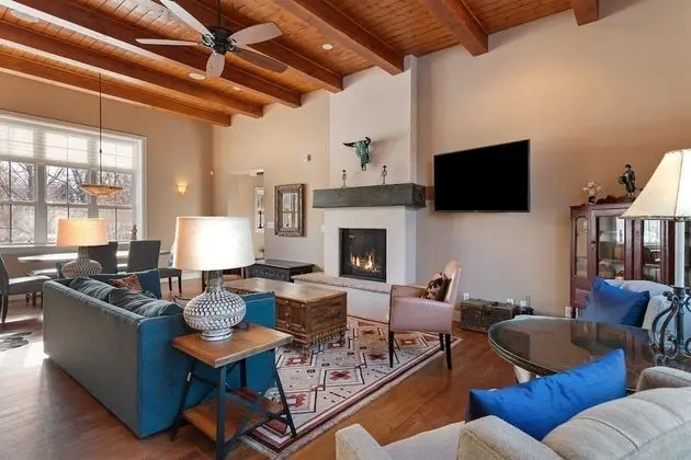Ev (Casa Sage - Unbeatable Location, Stun)
