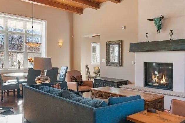 Ev (Casa Sage - Unbeatable Location, Stun)