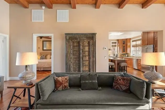 Ev (Casa Sage - Unbeatable Location, Stun)