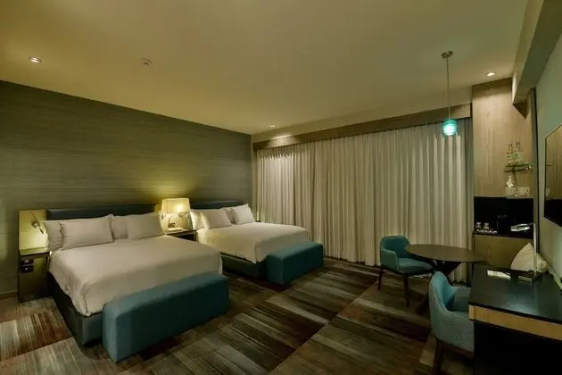 JR. QUEEN SUITE MANGO GARDEN