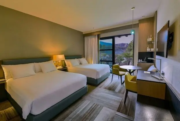 JR. QUEEN SUITE MANGO GARDEN