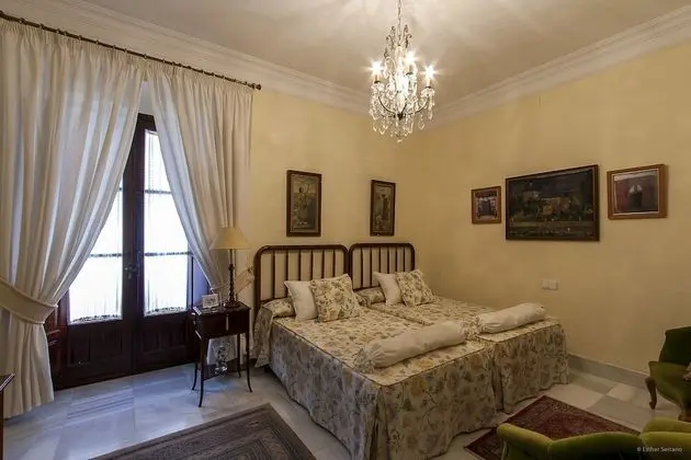 Tek Büyük veya İki Ayrı Yataklı Oda, Bahçe Manzaralı