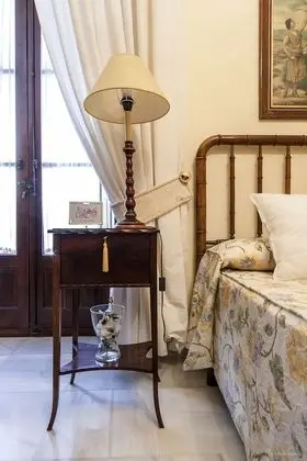 Tek Büyük veya İki Ayrı Yataklı Oda, Bahçe Manzaralı