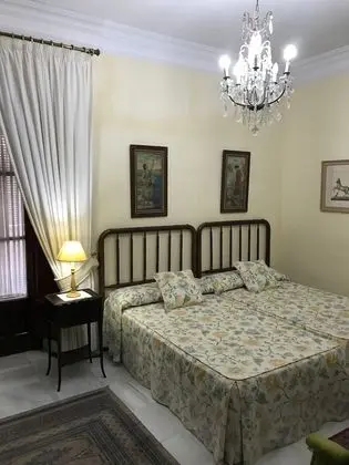 Tek Büyük veya İki Ayrı Yataklı Oda, Bahçe Manzaralı