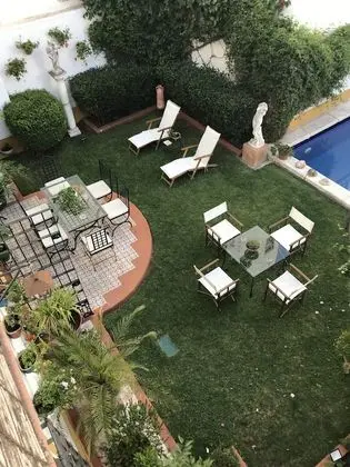 Tek Büyük veya İki Ayrı Yataklı Oda, Bahçe Manzaralı