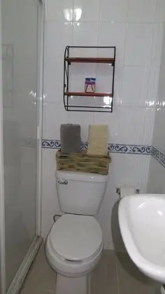 Basic Oda, 1 Büyük (Queen) Boy Yatak, Özel Banyo