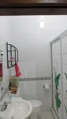 Basic Oda, 1 Büyük (Queen) Boy Yatak, Özel Banyo