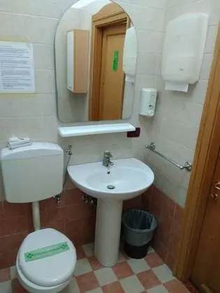 Üç Kişilik Oda, Ortak Banyo