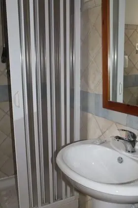 Basic Tek Büyük Yataklı Oda, 1 Çift Kişilik Yatak, Dağ Manzaralı (Positano)