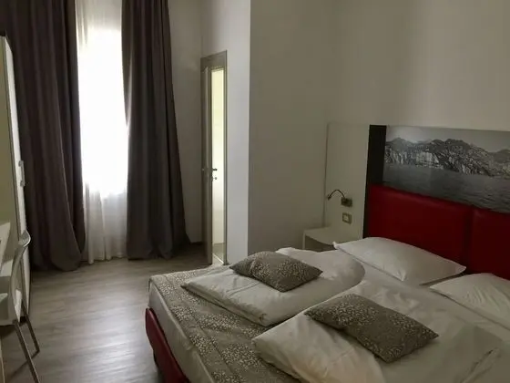 Design Tek Büyük Yataklı Oda, Dağ Manzaralı