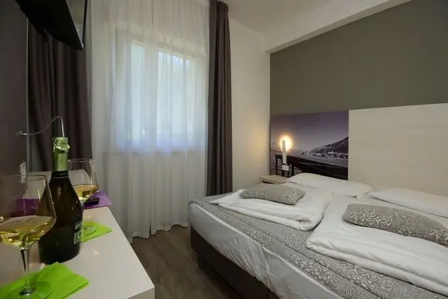 Design Tek Büyük Yataklı Oda, Dağ Manzaralı