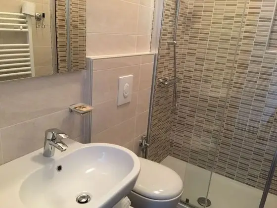 Design Tek Büyük Yataklı Oda, Göl Manzaralı