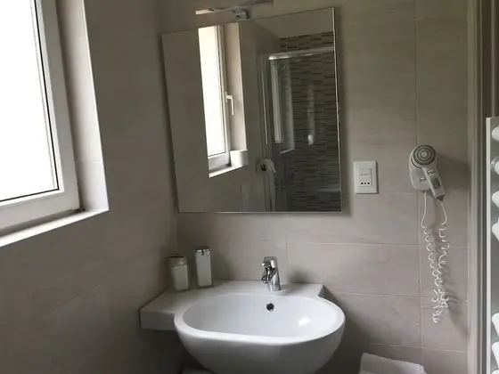 Design Tek Büyük Yataklı Oda, Göl Manzaralı